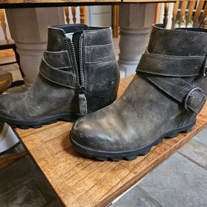 Sorel Women's Gray Suede Buckle Strap Ankle Boots